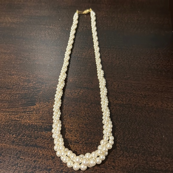 Twisted Faux Pearls - Picture 1 of 3